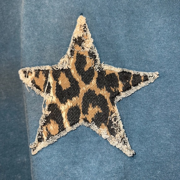 Oddy boxy oversized blue tshirt, with leopard stars, size M - Picture 2 of 7